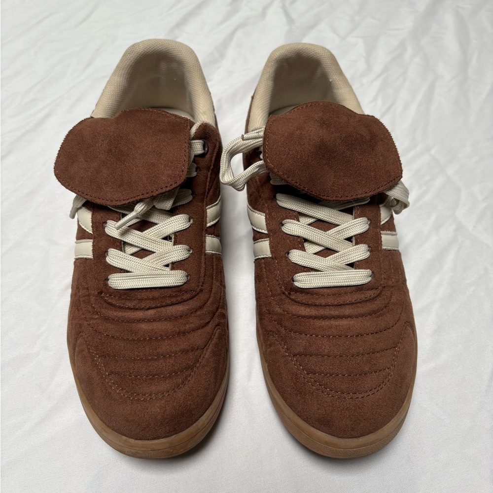 STEVE MADDEN Madrid Low Top Sneaker (size 8.5)